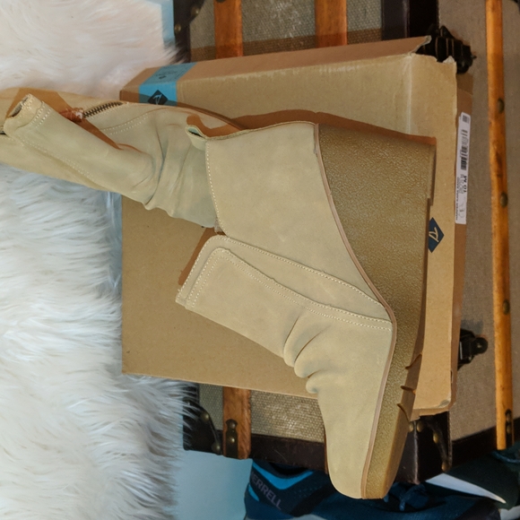 Sperry - Picture 4 of 9